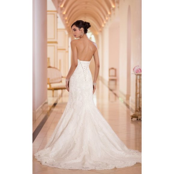 Ivory Lace Wedding Dress by Stella York, Size 4 - Picture 3 of 7